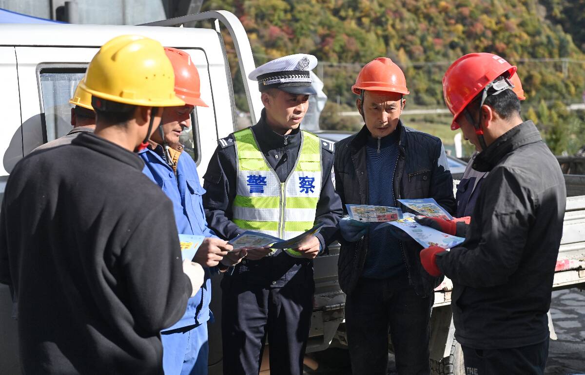流動車管所 數據服務進山區，便民利民暖人心